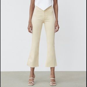 ✨SALE✨ Zara Cropped Flare Jeans Vanilla ✨SALE✨